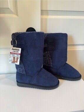 Muk Luks Navy Blue Faux-Suede Knit-Back Cozy Boots. Size 6 NWT
